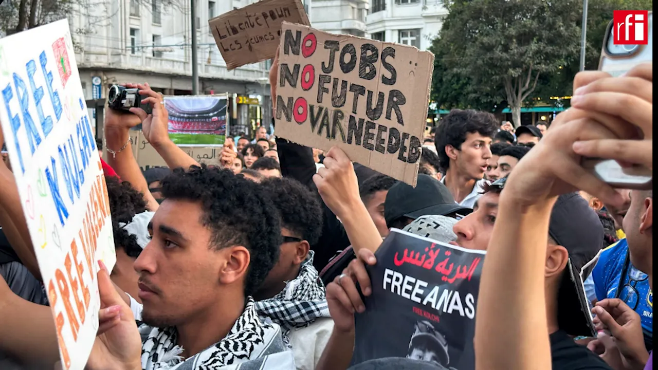 Image « Nous voulons des hôpitaux, pas seulement des stades de foot », scandent les milliers de jeunes manifestants au Maroc. « On veut vivre, pas survivre », clament ceux de Madagascar. Depuis dix jours, les autorités de ces deux pays sont prises de court par l'ampleur du mouvement Génération Z, qui s'inspire des révolutions survenues au Bangladesh et au Népal. Quels sont les ressorts de ce mouvement de jeunes sans affiliation politique ? Pourquoi les autorités ont-elles tant de mal, jusqu'à présent, à reprendre le contrôle de la situation ? Le politologue béninois Mathias Hounkpè est l'un des responsables de l'EISA, l'Institut électoral pour la démocratie durable en Afrique. Il livre son analyse.