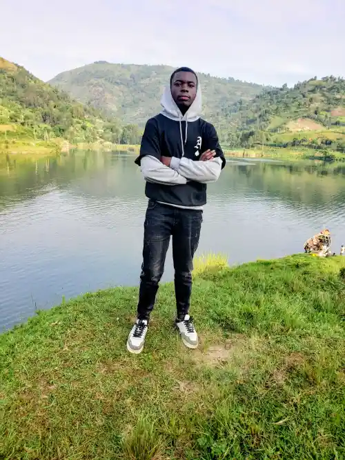 photo de profil de AZURICH KUBAGIRE