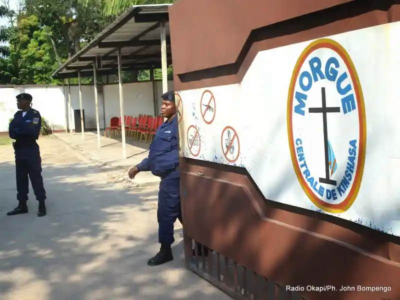 Image La décision du gouvernement provincial de Kinshasa d'interdire les morgues non conformes soulève des questions importantes sur la santé publique et la sécurité des citoyens. Alors que cette mesure vise à protéger la population des risques sanitaires, elle met également en lumière la nécessité de réguler des pratiques souvent négligées. Quels seront les impacts sur les familles qui dépendent de ces services ? Cette interdiction pourrait-elle engendrer des tensions entre autorités et prestataires de services funéraires ? Qu’en pensez-vous ?