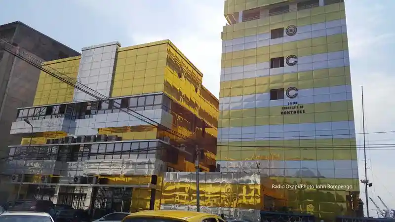 Image La récente suspension d'Étienne Tshimanga Mutombo, DG de l'OCC, pour des accusations de fraude soulève des questions importantes sur la gestion des ressources publiques et la lutte contre la corruption en République Démocratique du Congo. Ce cas met en lumière les enjeux de transparence dans les institutions publiques, et incite à réfléchir sur le rôle des citoyens dans la surveillance des pratiques gouvernementales. Les opinions divergent : certains voient cela comme un pas vers une meilleure redevabilité, tandis que d'autres craignent que cela ne soit qu'une mesure symbolique. Quelle est la responsabilité des citoyens dans ce processus ? Qu’en pensez-vous ?