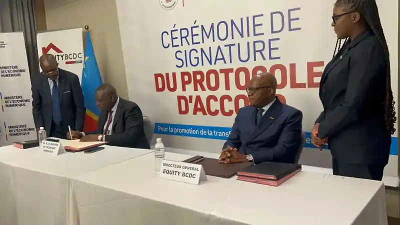 Image La récente alliance entre le ministère de l’Économie numérique et Equity BCDC pour promouvoir la digitalisation en RDC soulève de nombreuses questions. Dans un pays où l'accès aux services financiers reste limité, cette initiative pourrait-elle réellement transformer la vie des citoyens ? Alors que certains saluent cette avancée comme un moyen d'inclure davantage de personnes dans l'économie, d'autres s'interrogent sur les risques liés à la dépendance technologique et à la protection des données. Quels impacts sociaux et politiques peut-on anticiper de cette digitalisation ? Qu’en pensez-vous ?